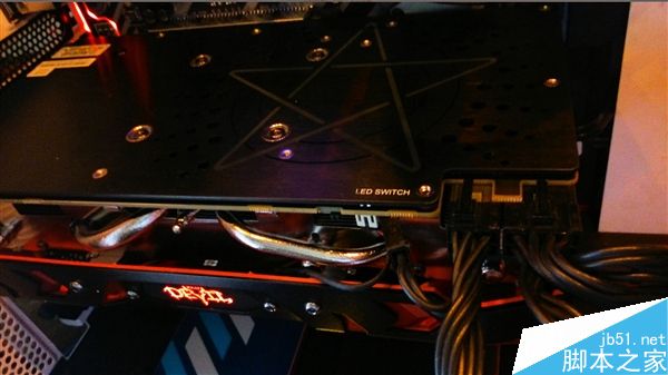 迪兰完全曝光AMD RX 580新旗舰卡:金色版2.5槽宽/普款2槽宽