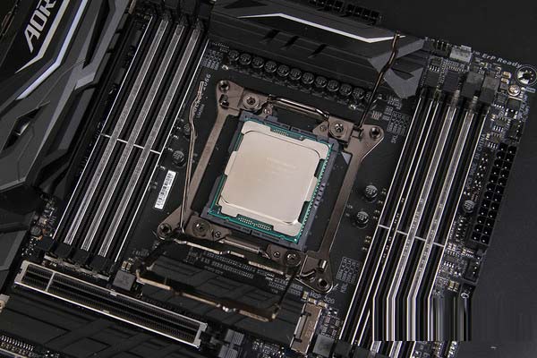 i9-7980XE对比Ryzen 1950X哪个好？AMD 1950X与i9-7980XE性能对比详细评测