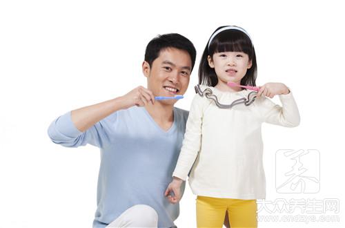 幼儿刷牙的正确步骤是什么？