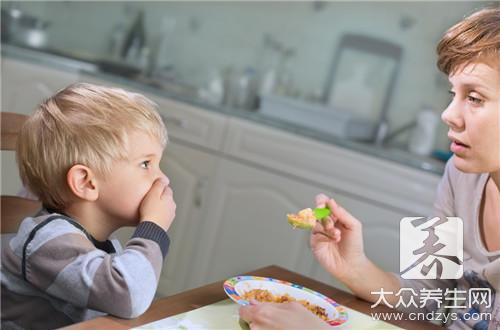 小孩舌苔白厚吃什么药？